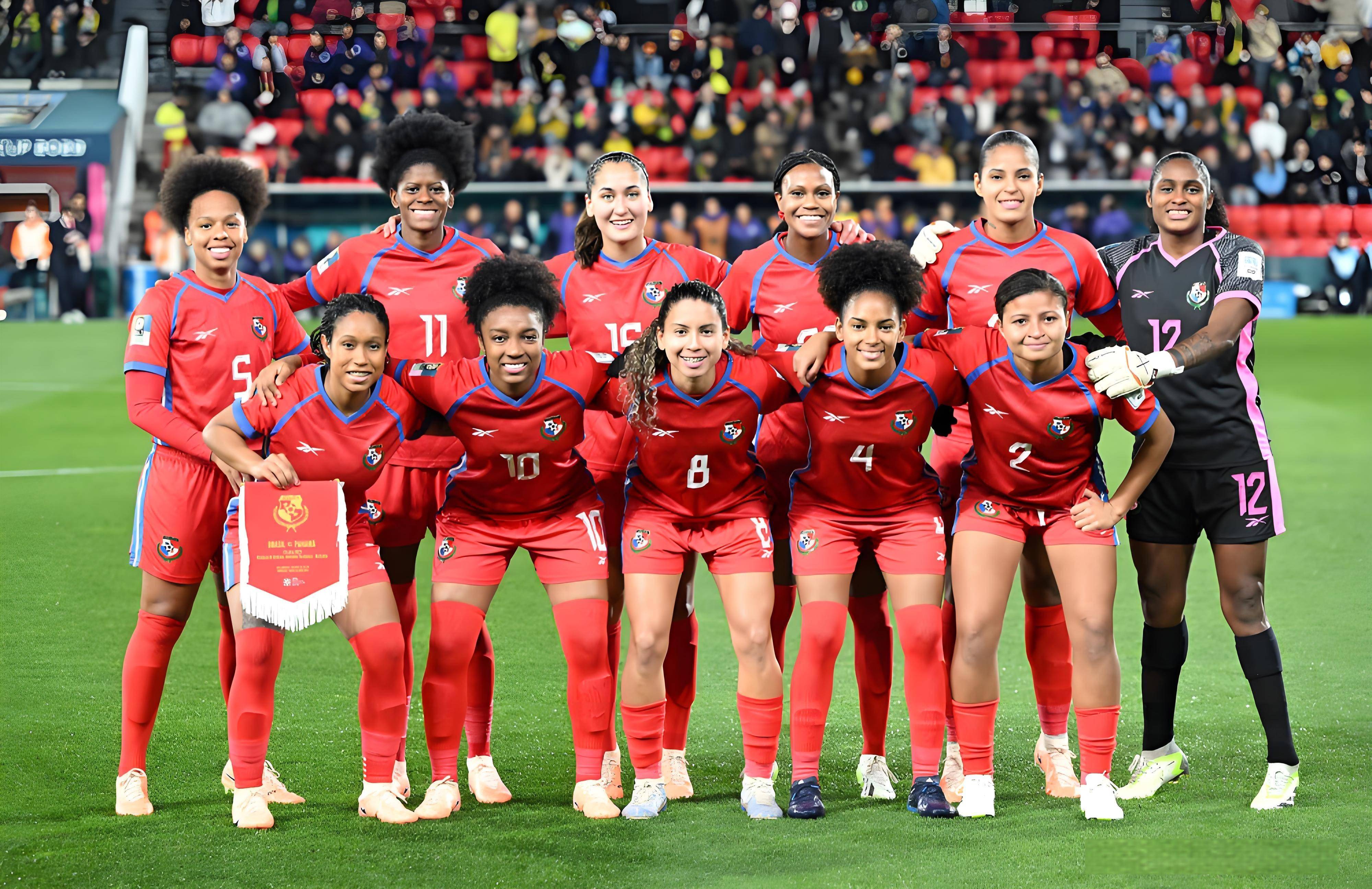 国际足球赛场上女性队员实现辉煌