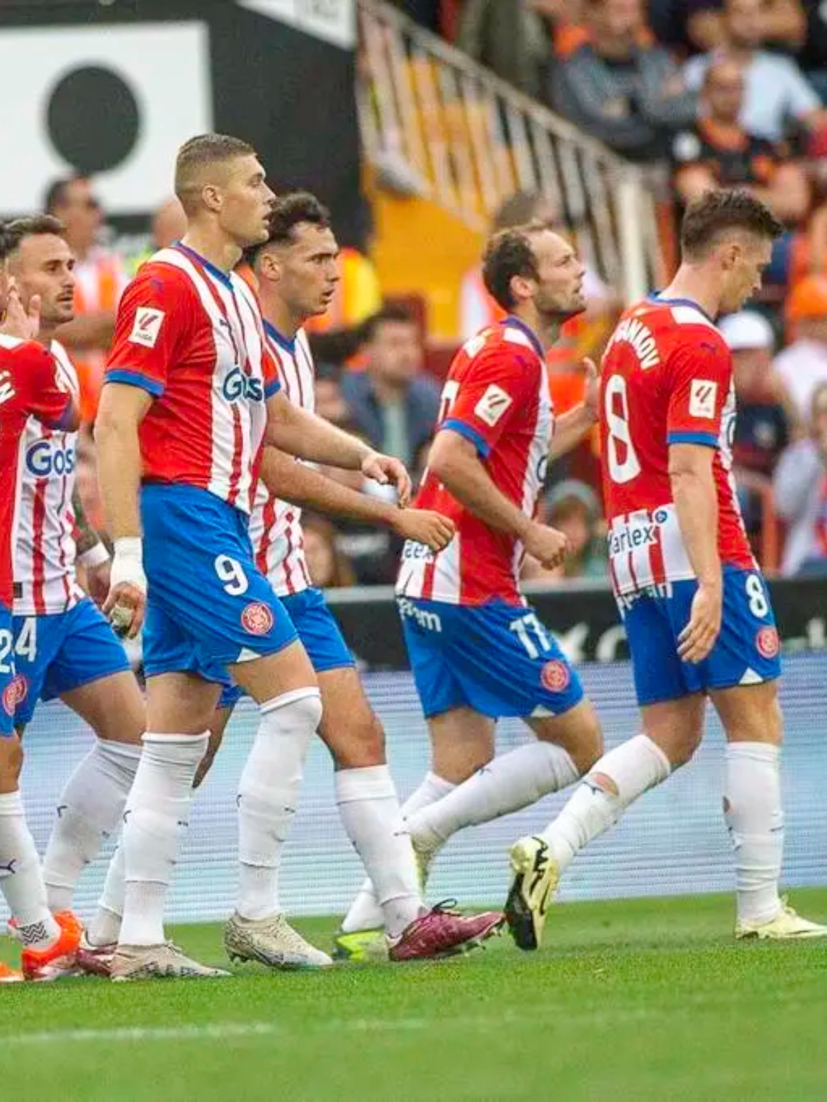 包含皇家马德里客场告负，卫冕冠军陷入低谷的词条