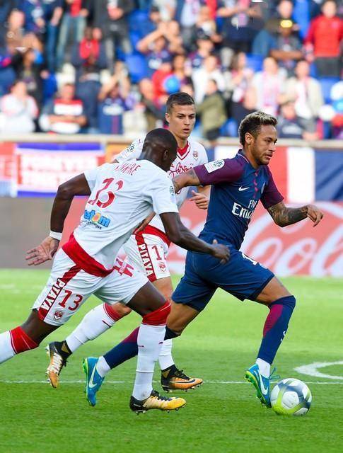 关于斯特拉斯堡主场告负，保级形势严峻的信息