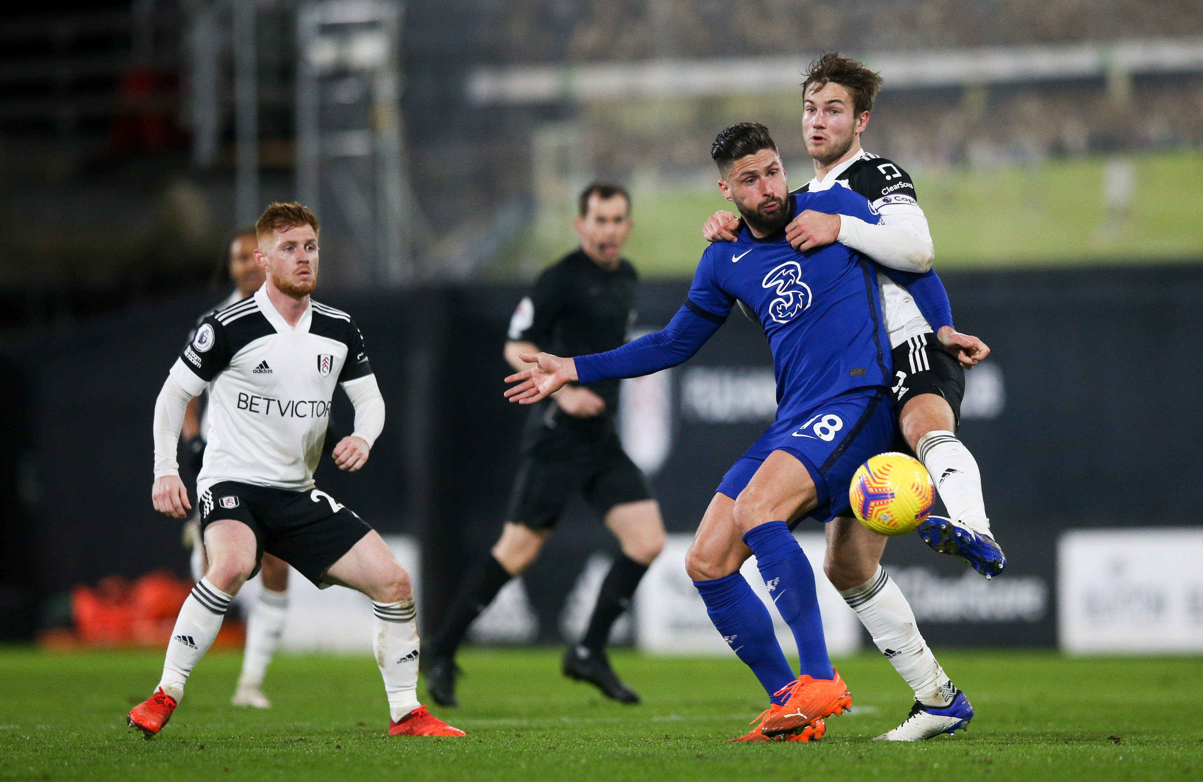 包含切尔西主场取得连胜，稳固英超前四位置的词条