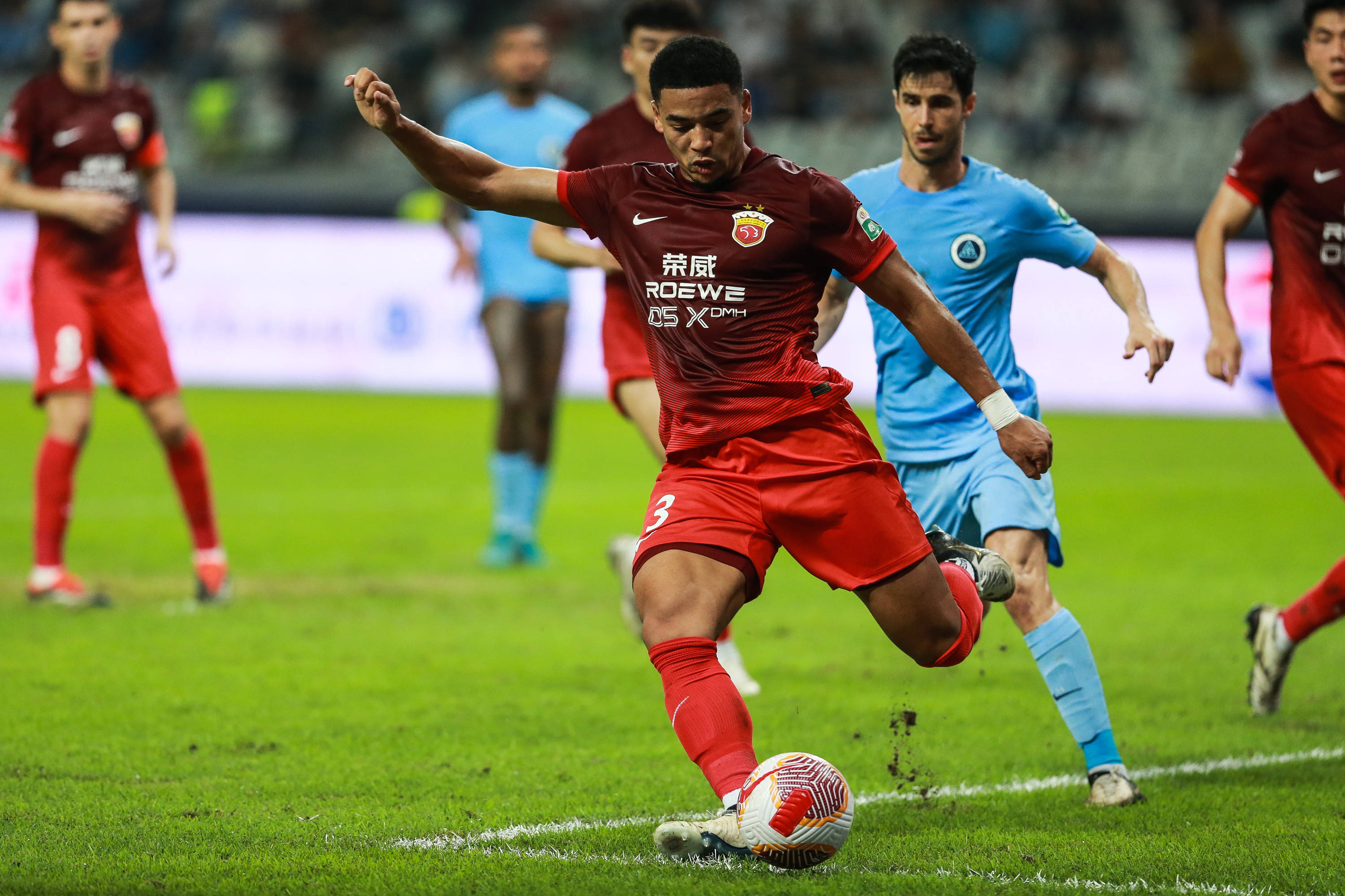 包含中超联赛局势未明，球队实力角逐激烈的词条