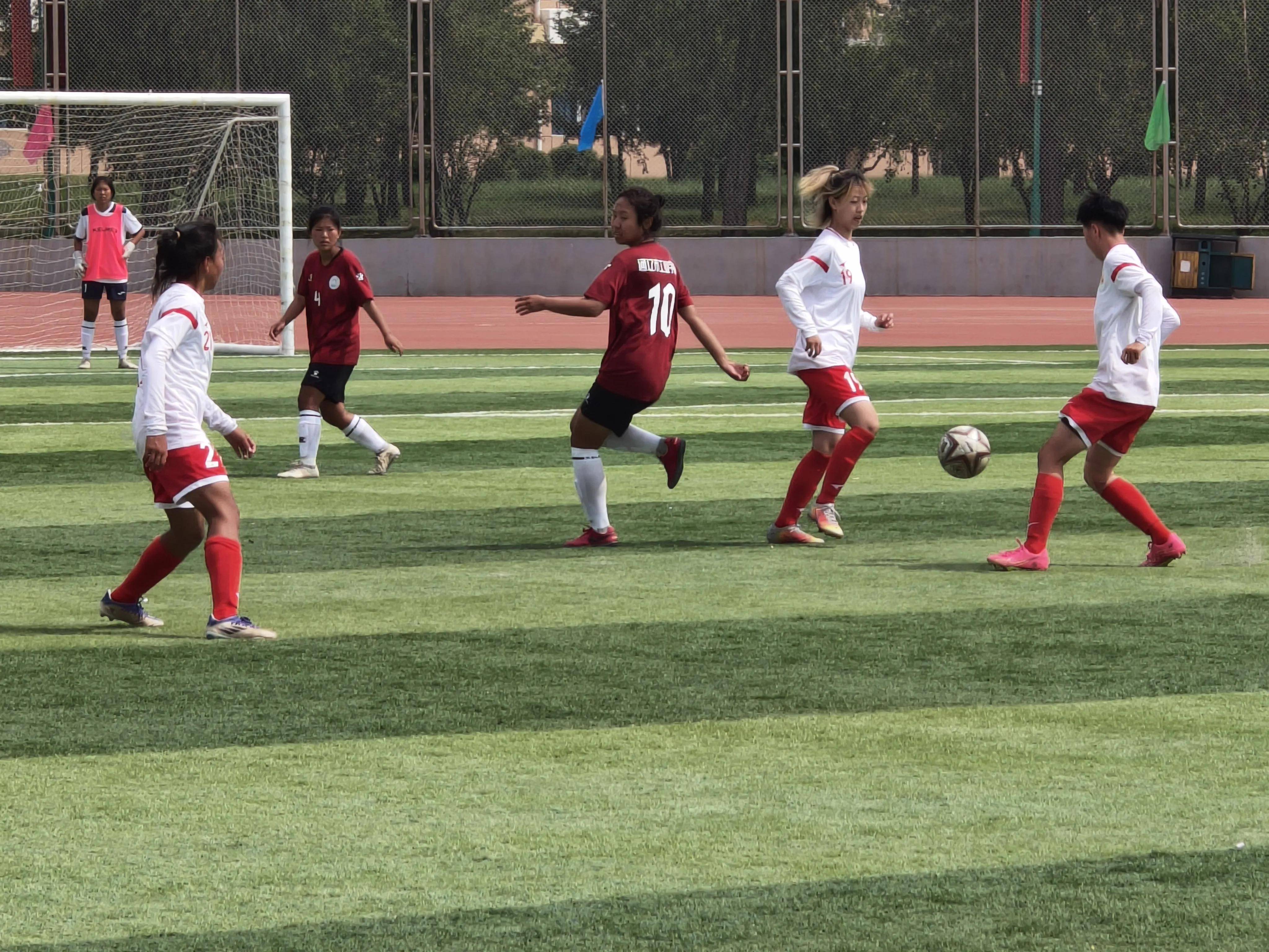 足球场上一声吼，整个赛场震动