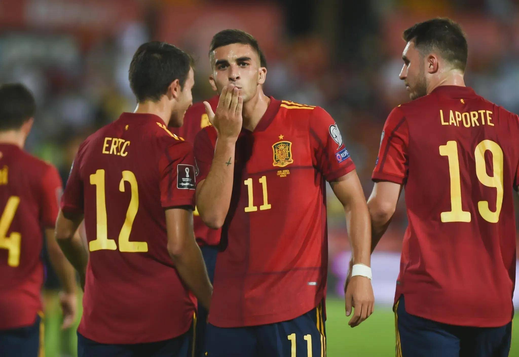 罗马尼亚国家队在预选赛中全面发威