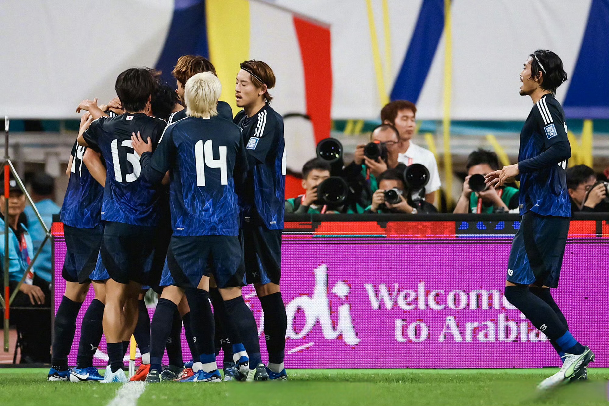 日本队在国际足球比赛中崭露头角