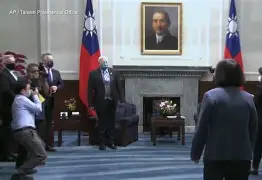 包含小组主席呼吁德甲疫情期间取消观众入场的词条