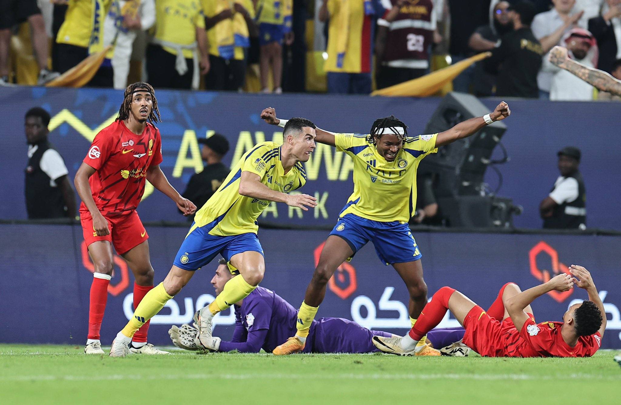 包含塞维利亚击败皇家马德里：豪取主场胜利的词条