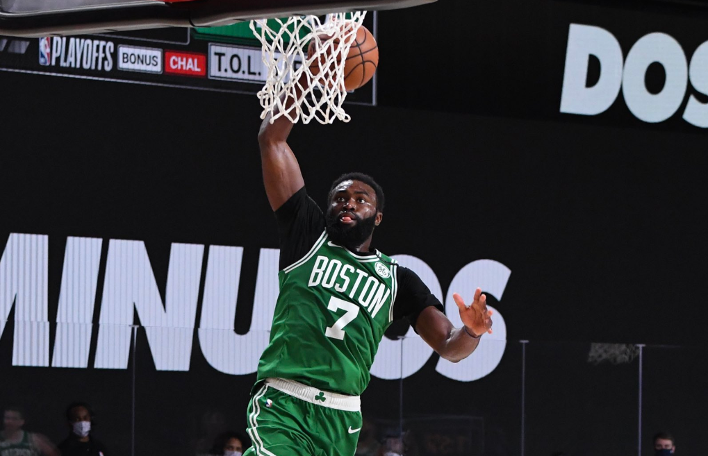 关于凯尔特人逆转赢下骑士，海沃德表现抢眼的信息