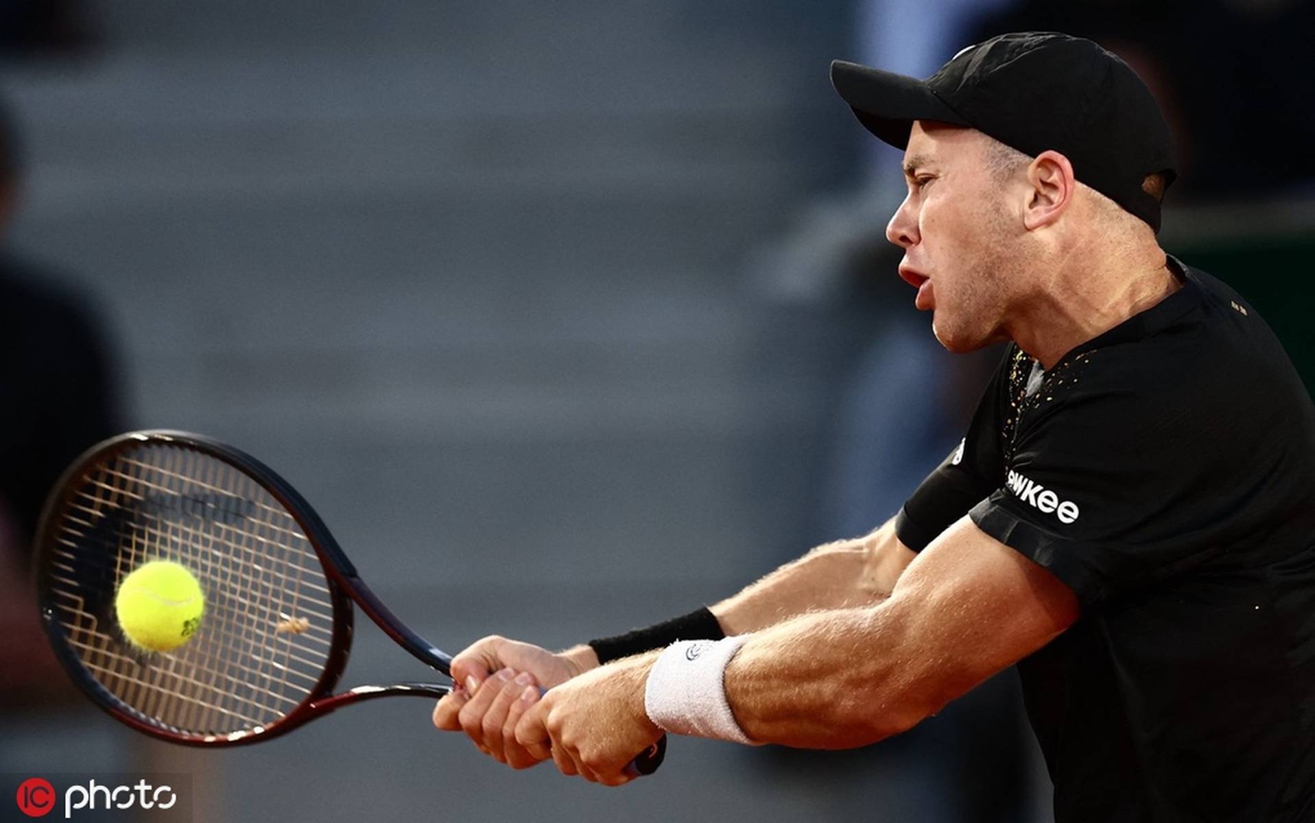 包含法网逆转蒙特卡洛大师赛，梅德韦杰夫统治全场的词条