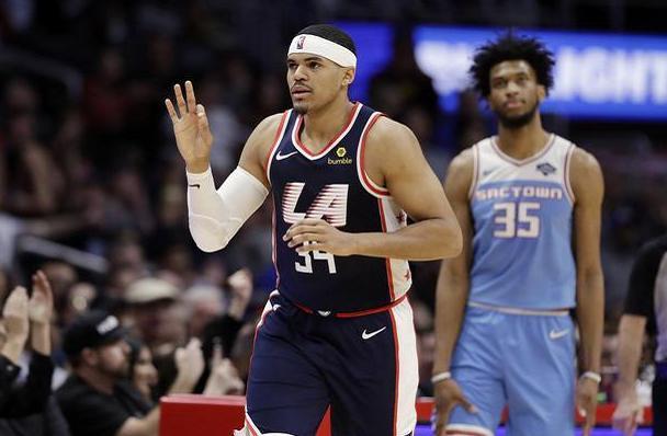 黄蜂队不负众望，轻松战胜对手